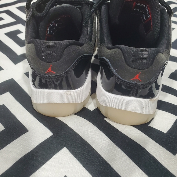 Nike Air Jordan 11 Retro Shoes - Picture 4 of 5